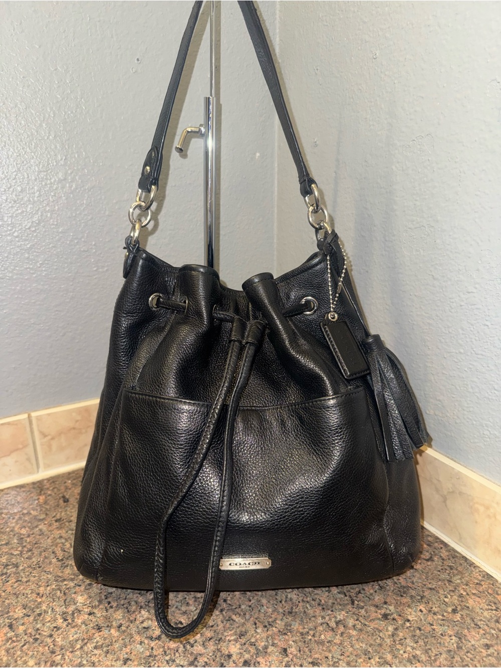 Coach Avery Pebbled Leather Drawstring Bucket Bag EUC.